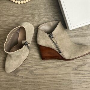 BNIB 1State Taupe Kaleb Wedge Heel Ankle Boots